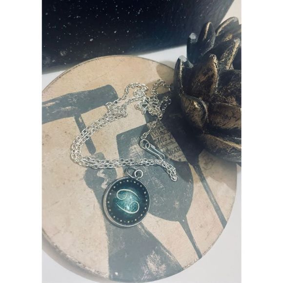 CANCER GREEN GLOW IN THE DARK ZODIAC STAR SIGN HOROSCOPE NECKLACE - Picture 4 of 15